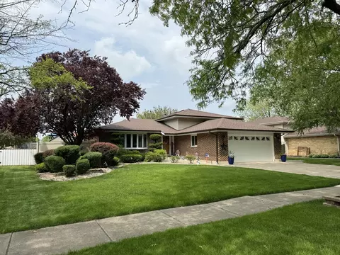 16506 Ironwood Dr, Tinley Park, IL 60477