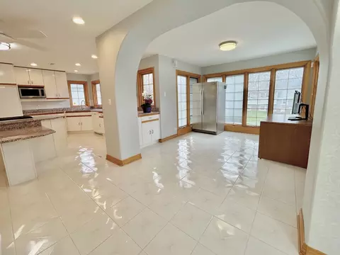 7713 Baker Ct, Darien, IL 60561 photo 6
