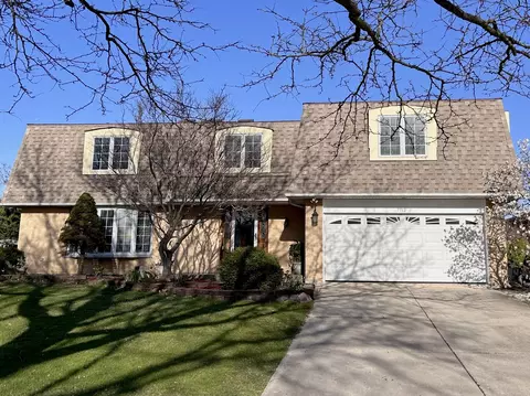 7713 Baker Ct, Darien, IL 60561