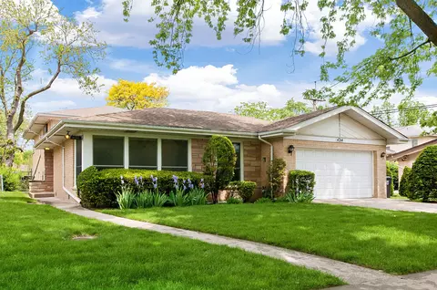 4214 Suffield Ct, Skokie, IL 60076