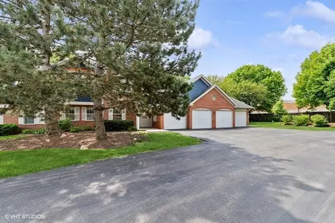 361 Pembroke Ct #5, Schaumburg, IL 60193