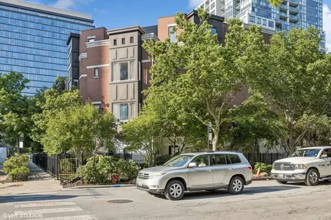 472 W Superior St, Chicago, IL 60654