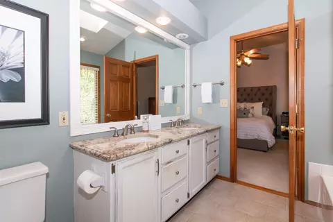 Bath - 1 Birch Ct, Normal, IL 61761 photo 4 of 4