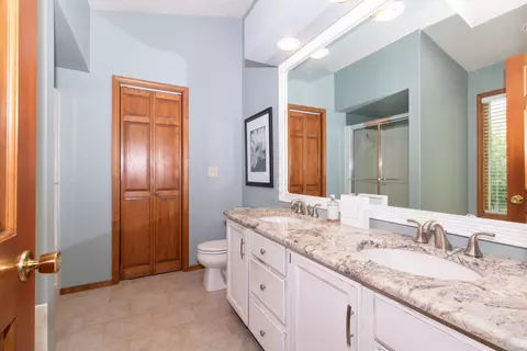 Bath - 1 Birch Ct, Normal, IL 61761 photo 3 of 4