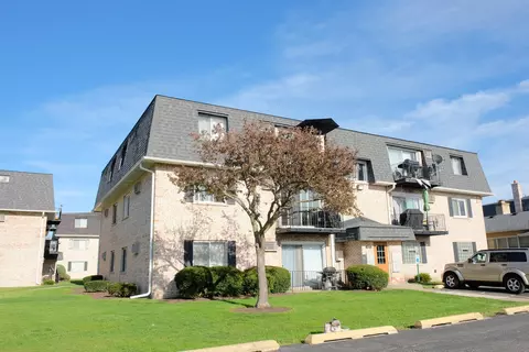 1317 N Baldwin Ct #2D, Palatine, IL 60074