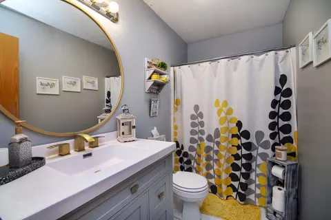Bath - 1846 Wiley Ridge Rd, Kankakee, IL 60901 photo 3 of 4
