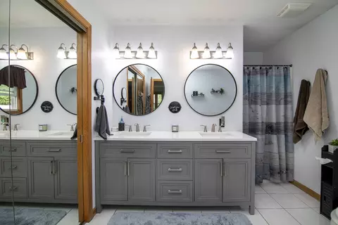 Bath - 1846 Wiley Ridge Rd, Kankakee, IL 60901 photo 1 of 4