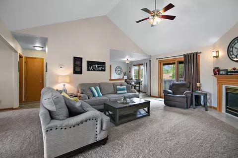 Living - 1846 Wiley Ridge Rd, Kankakee, IL 60901 photo 2 of 3