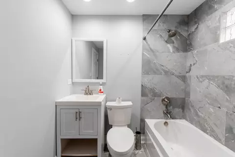 Bath - 2504 20th Ave, Broadview, IL 60155 photo 4 of 4