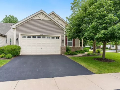 1449 Mansfield Dr, Aurora, IL 60502