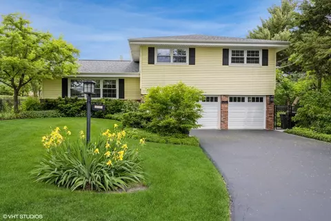 7 Merry Ct SE, Countryside, IL 60525