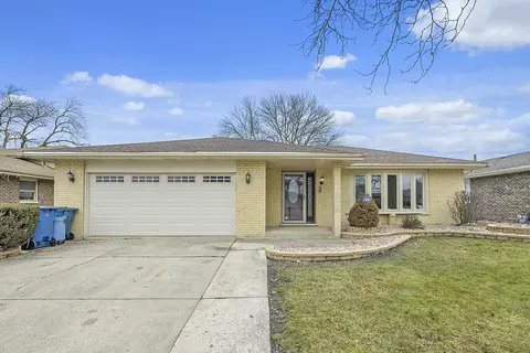 8148 Valley Dr, Palos Hills, IL 60465