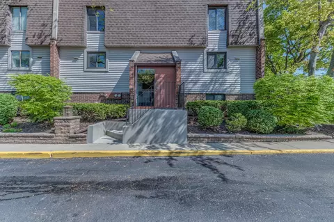 463 Elm St #1G, Deerfield, IL 60015