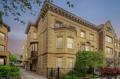 4038 N Clarendon Ave #2R, Chicago, IL 60613