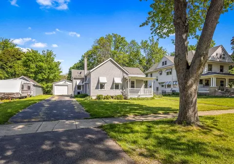 311 W Perry St, Belvidere, IL 61008