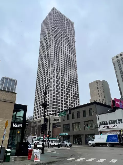 1030 N State St #33D, Chicago, IL 60610
