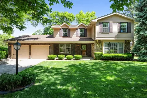 3834 Eastwind Ct, Northbrook, IL 60062