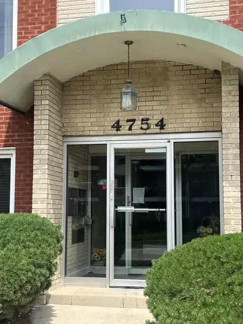 4754 W 101st St #3C, Oak Lawn, IL 60453