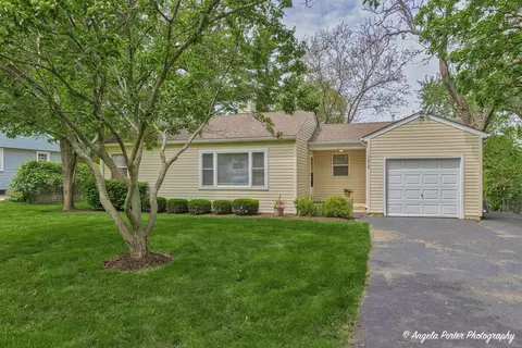 1818 Indian Ridge Dr, Johnsburg, IL 60051