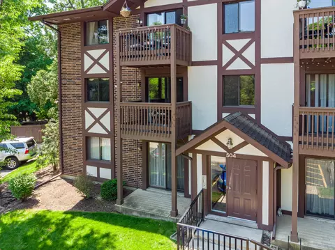 504 Taylor Ave #C, Glen Ellyn, IL 60137