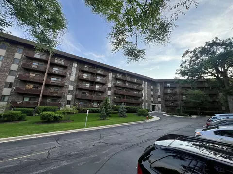120 Lakeview Dr #419, Bloomingdale, IL 60108