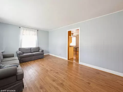 Living - 3406 Central Rd, Rolling Meadows, IL 60008 photo 2 of 6