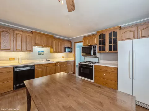 Kitchen - 3406 Central Rd, Rolling Meadows, IL 60008 photo 1 of 2