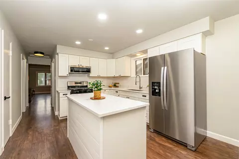 Kitchen - 18045 Oak Ave, Lansing, IL 60438 photo 1 of 3
