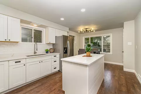 Kitchen - 18045 Oak Ave, Lansing, IL 60438 photo 2 of 3