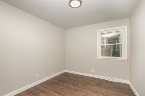 Bedroom - 18045 Oak Ave, Lansing, IL 60438 photo 2 of 3