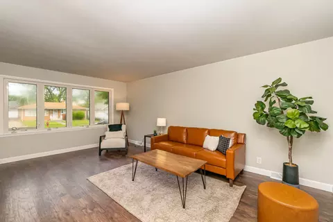 Living - 18045 Oak Ave, Lansing, IL 60438 photo 2 of 3