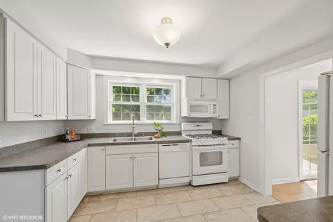 Kitchen - 2305 Central Rd, Glenview, IL 60025 photo 1 of 2