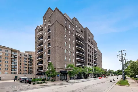 151 W Wing St #607, Arlington Heights, IL 60005