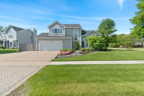 18075 W Banbury Dr, Gurnee, IL 60031