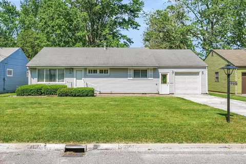 523 Gray Dr, Gibson City, IL 60936