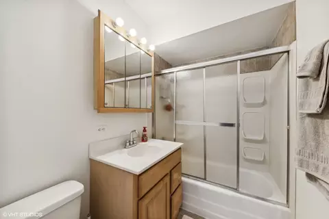 Bath - 908 Pebble Dr, Wheeling, IL 60090 photo 2 of 2
