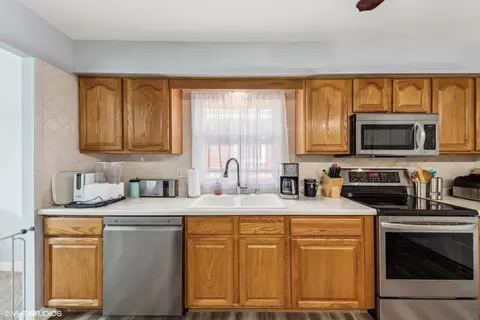 Kitchen - 908 Pebble Dr, Wheeling, IL 60090 photo 1 of 4