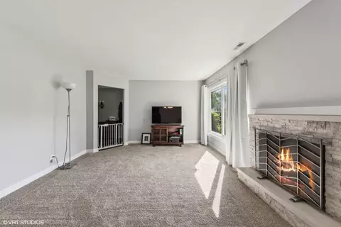 Living - 908 Pebble Dr, Wheeling, IL 60090 photo 2 of 6