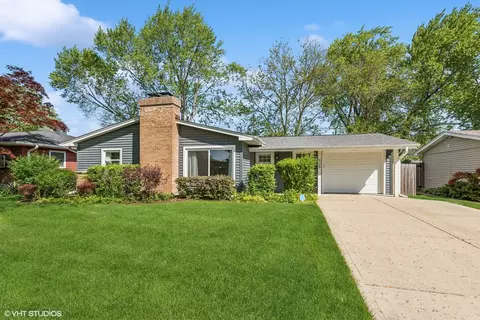 908 Pebble Dr, Wheeling, IL 60090