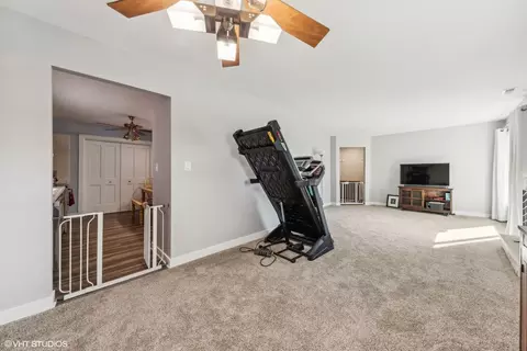 Living - 908 Pebble Dr, Wheeling, IL 60090 photo 4 of 6