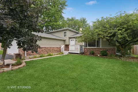212 Buli Ln, Bolingbrook, IL 60490