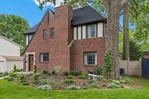 Exterior - 308 Everett St, Dixon, IL 61021 photo 3 of 8
