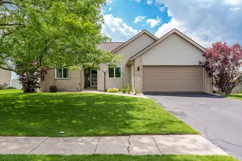 408 Heeren Dr, Winnebago, IL 61088