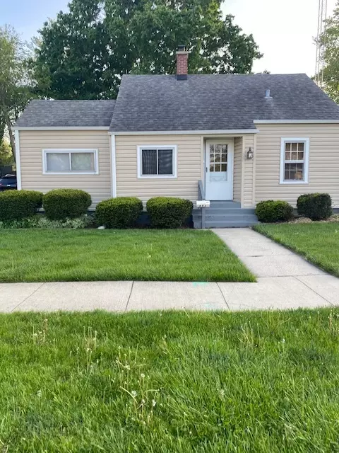 663 Pleasant St, Woodstock, IL 60098