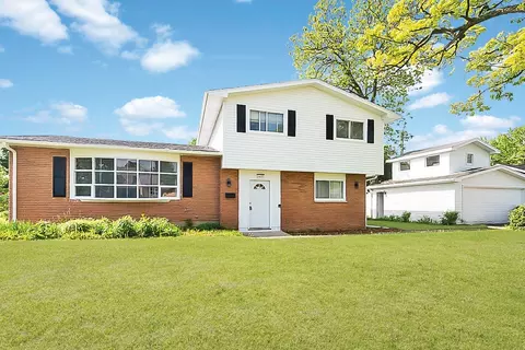 2405 W Atlantic Ave, Waukegan, IL 60085