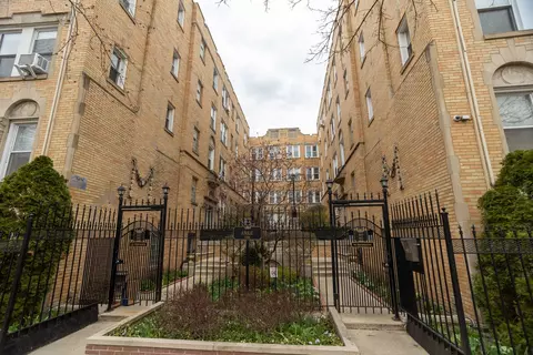 840 W Ainslie St #D2, Chicago, IL 60640
