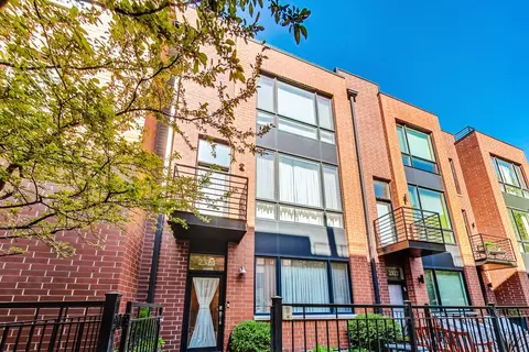 2324 W Wolfram St, Chicago, IL 60618