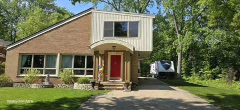1323 Golf Ave, Highland Park, IL 60035