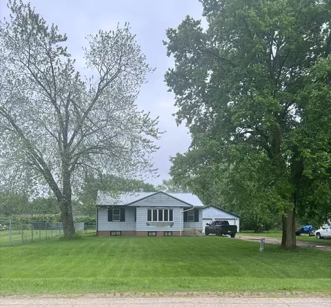 24815 Como Rd, Sterling, IL 61081