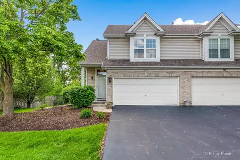 512 W Danbury Dr, Cary, IL 60013